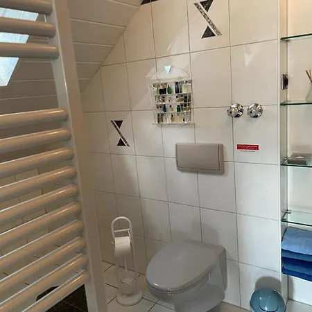 Apartamento Grosses Im Dg Eines Zweifamilienhause