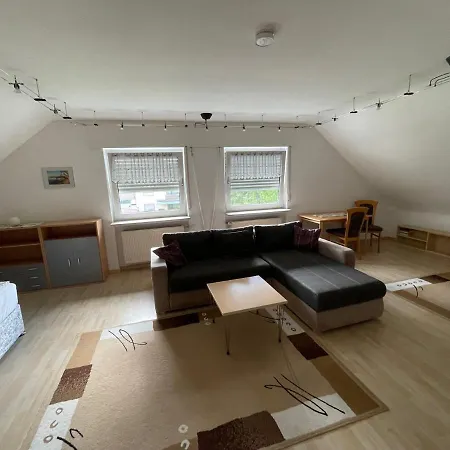Grosses Im Dg Eines Zweifamilienhause * Mühlheim